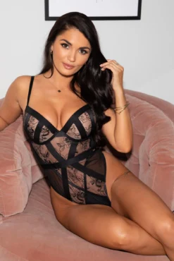 India Embroidery Body - Black/Cosmetic