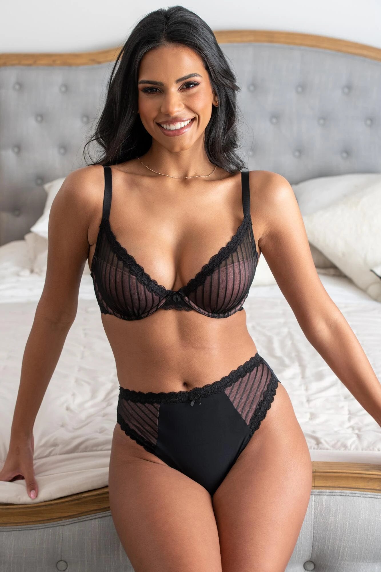 Luxe Linear Lightly Padded Bra - Black/Blush 2 Luxe Linear Lightly Padded Bra - Black/Blush - Image 2
